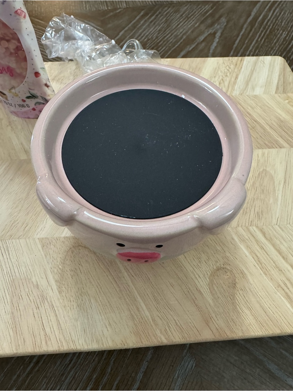 Maggie the pig simmer pot -Cute Pig Ceramic Pot - Pink and Cream - Picture 7 of 10